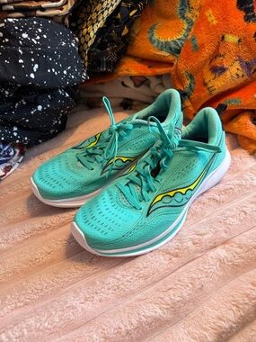 Saucony Women's Teal Running Shoes with Yellow Accent